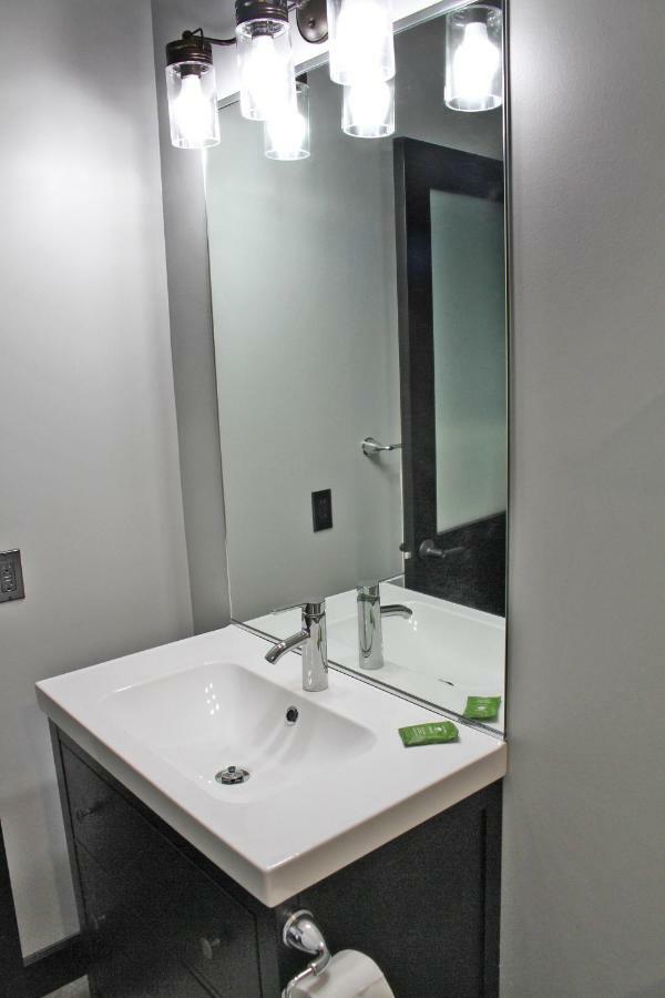 The Serenity Suite - Main Street Lodge In Berlin Eksteriør billede